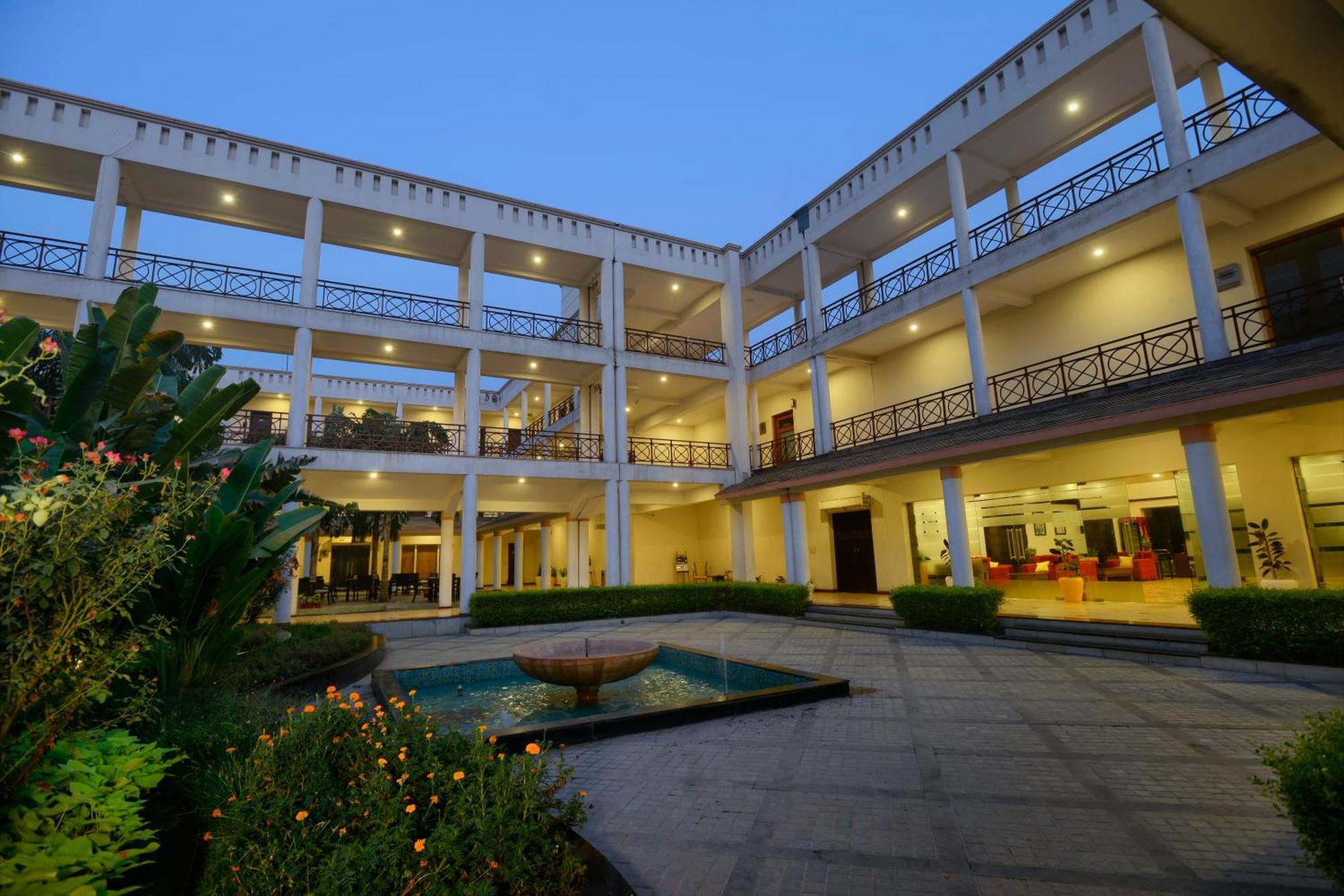 Treehouse Hotel Club & Spa Dharuhera Luaran gambar