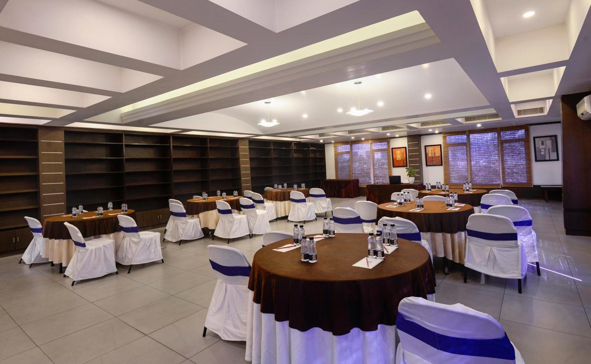 Treehouse Hotel Club & Spa Dharuhera Luaran gambar